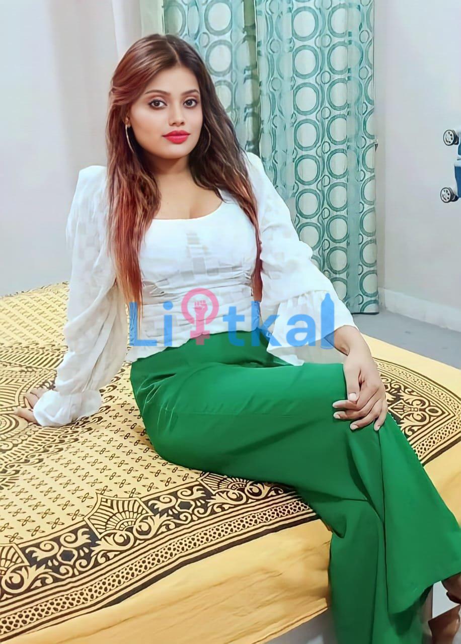 Govindpuri Call Girl Provides Sexual Service in OYO Hotel Room