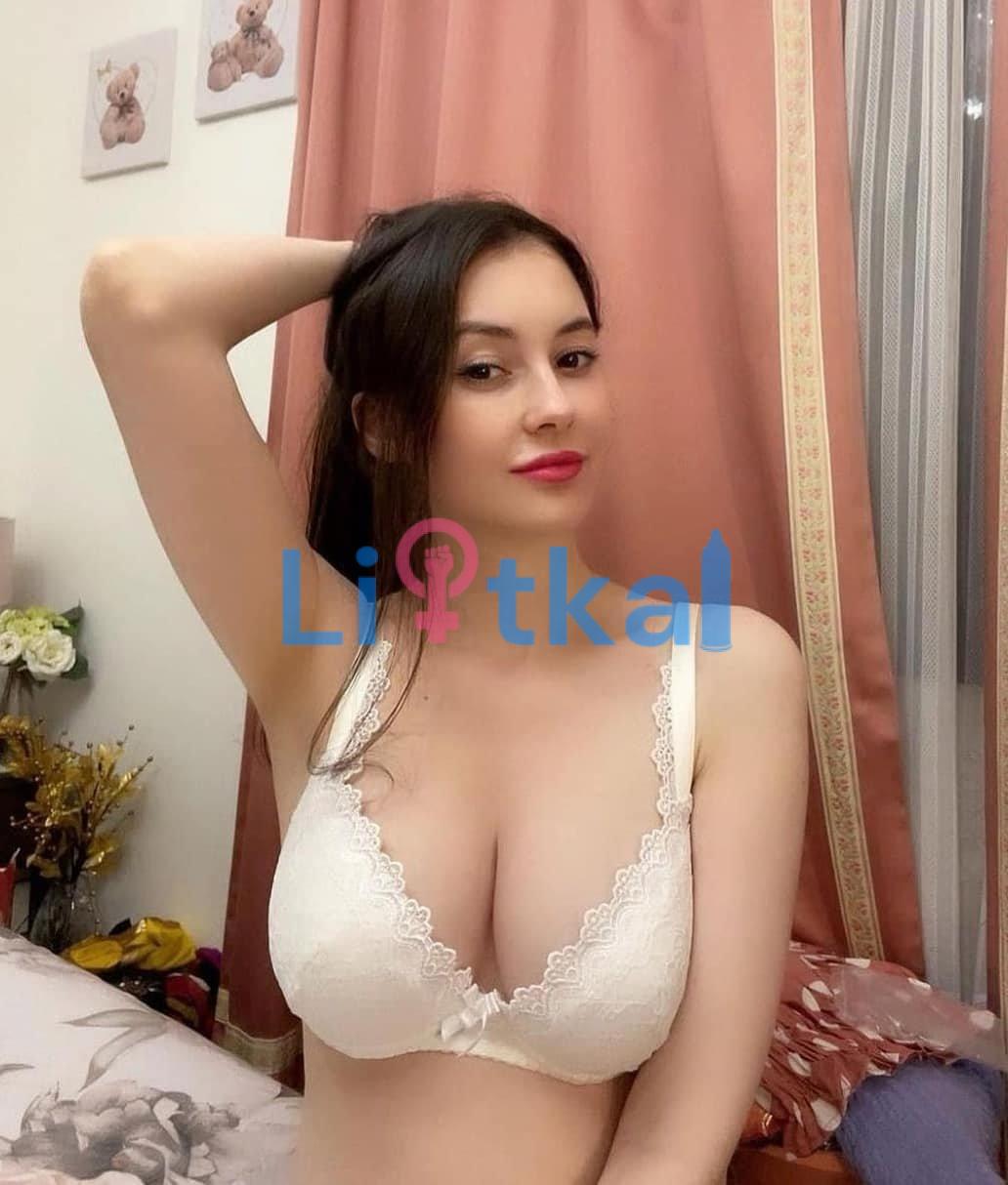 Enjoy a date full of sensuality and absolute relaxation with Model girl